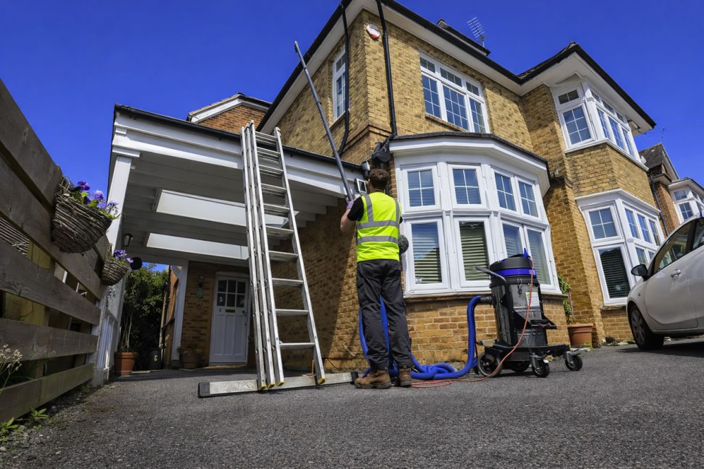 gutter vacuum cleaning work and servicing